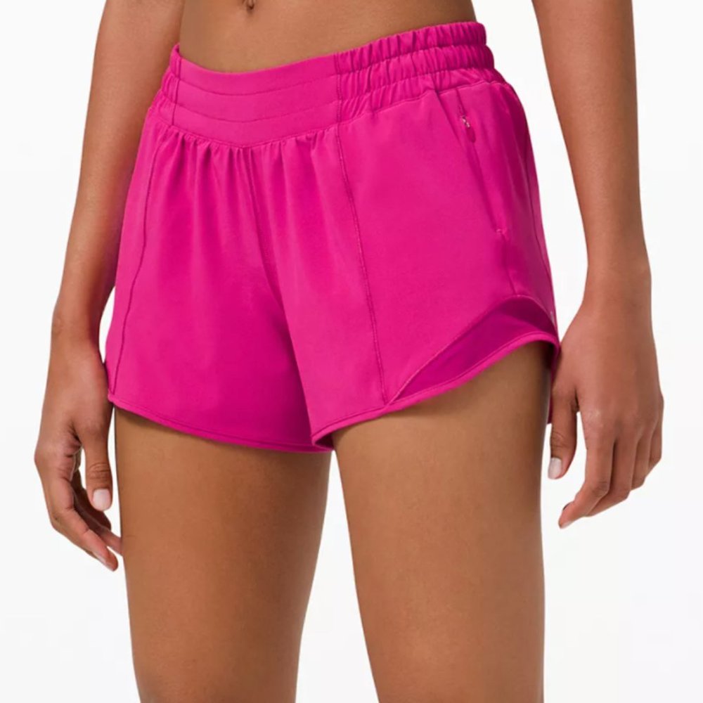 Lululemon Hotty Hot Low Rise Short 4" sz 4 EUC
